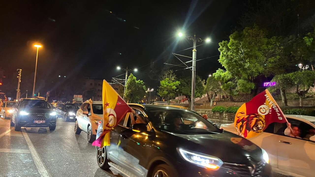 Galatasaray şampiyon oldu, Konya’da taraftarlar sokağa döküldü 7